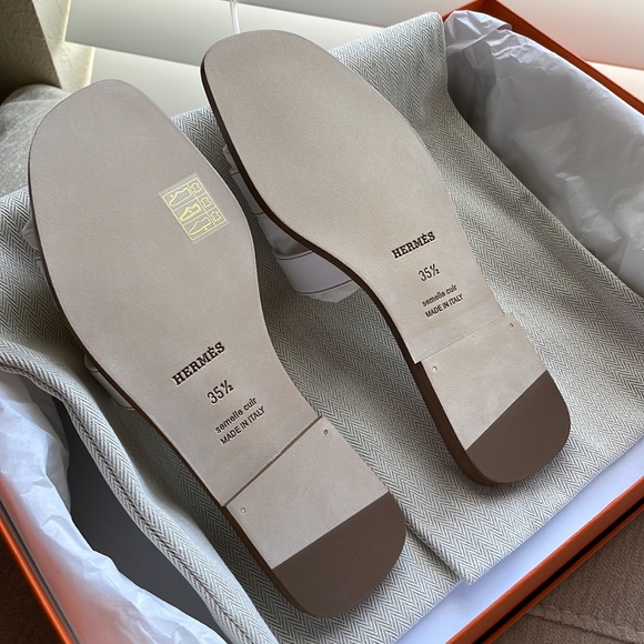 Hermes Oran Sandal in white - Picture 2 of 5